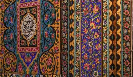 أعمال فنية رائعة تكسو جدران من الداخل لحرم الامام امير المؤمنين (ع)