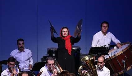 طهران السيمفونية الأوركسترا بتوجيه من شهرداد روحاني / صور