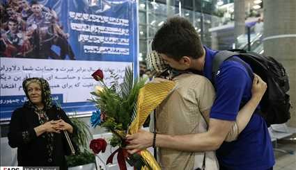 بالصور.. عودة منتخب ناشئة ايران بعد تتويجه ببطولة العالم للكرة الطائرة