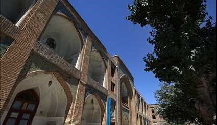 المدرسة التاريخية عباسقلي خان في مدينة مشهد