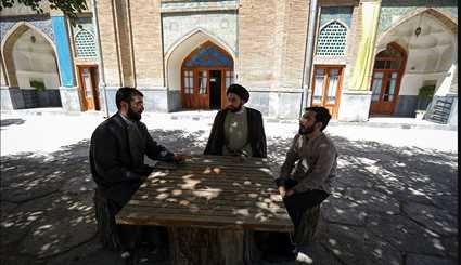 المدرسة التاريخية عباسقلي خان في مدينة مشهد