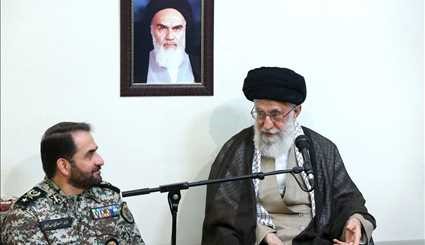 قائد الثورة الاسلامية يستقبل قادة الدفاع الجوي في البلاد