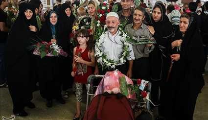 بالصور.. القافلة الأولى من الحجاج الإيرانيين تعود إلى البلاد