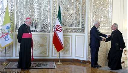 ظريف يلتقي في طهران وزير خارجيّة الفاتيكان