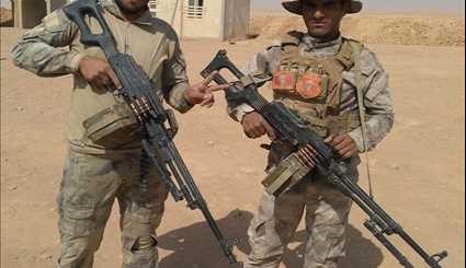 جنود من الساتر العراقي السوري في سوريا حُمُّص
