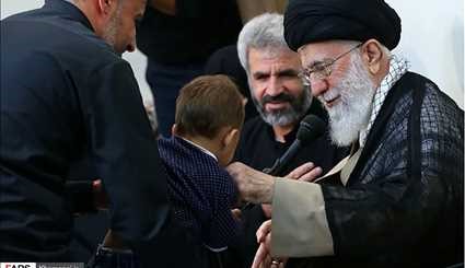 قائد الثورة الاسلامية يستقبل عائلة الشهيد محسن حججي / صور