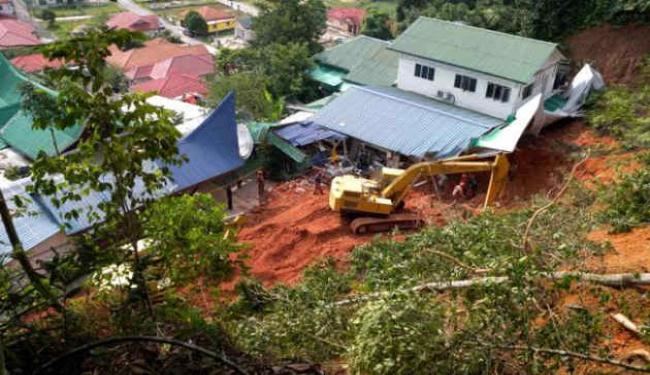 مقتل 16 شخصاً  بانهيار أرضي في ماليزيا