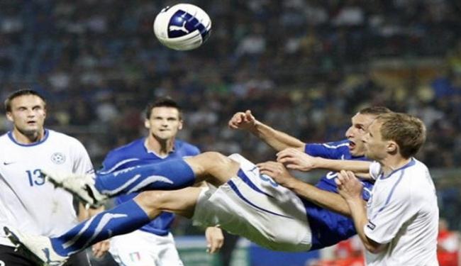 ايطاليا تقترب من نهائيات كأس اوروبا 2012