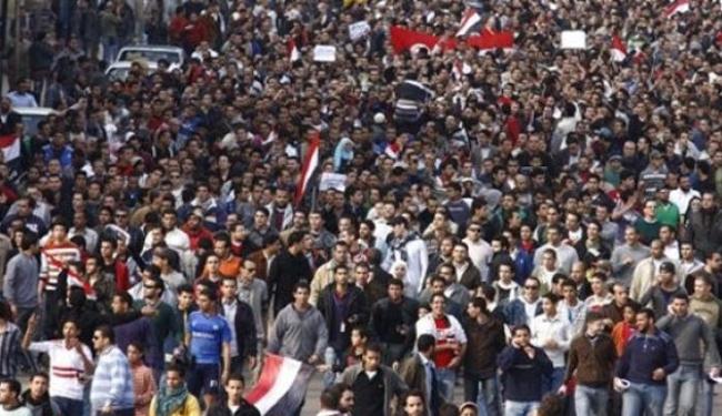 المصريون يرفضون تأجيل الديمقراطية
