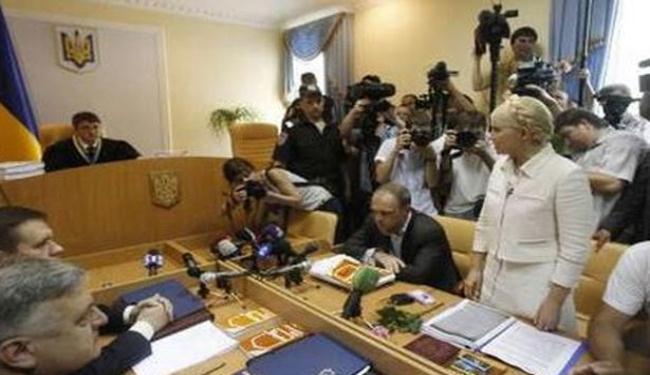 اوكرانيا تحاكم تيموشنكو بتهمة استغلال السلطة