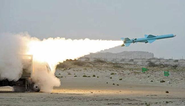 انتهاء المناورات الايرانية باختبار صاروخين ذكيين