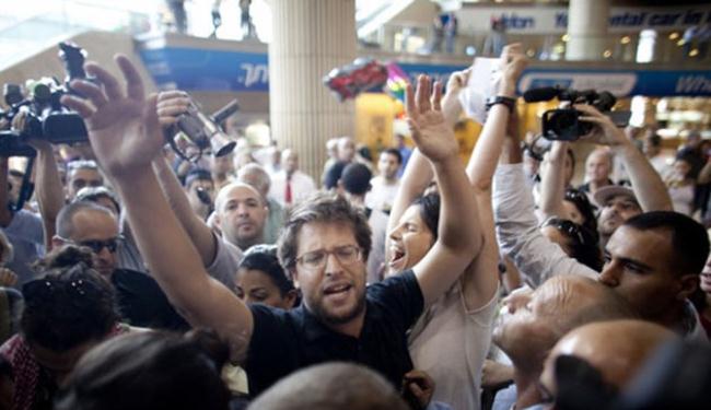 الاحتلال يمنع دخول 69 شخصا من دخول فلسطين