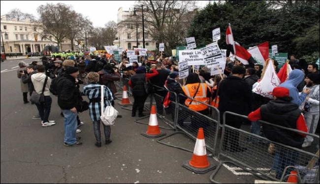 طلاب بحرينيون مهددون بسحب مِنحهم الدراسية