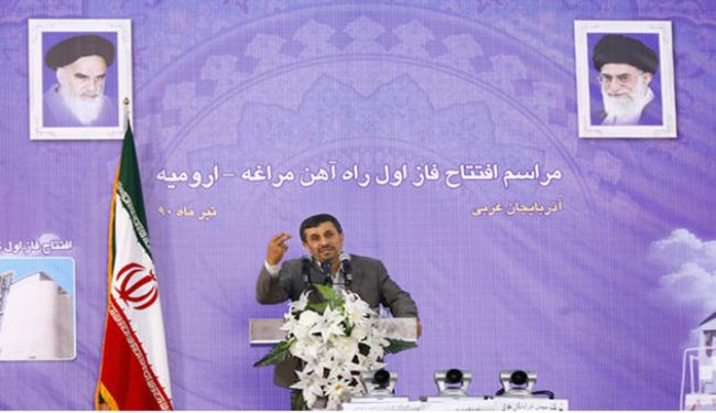 احمدي نجاد يحذر من خطط الاعداء لمنع تقدم ايران