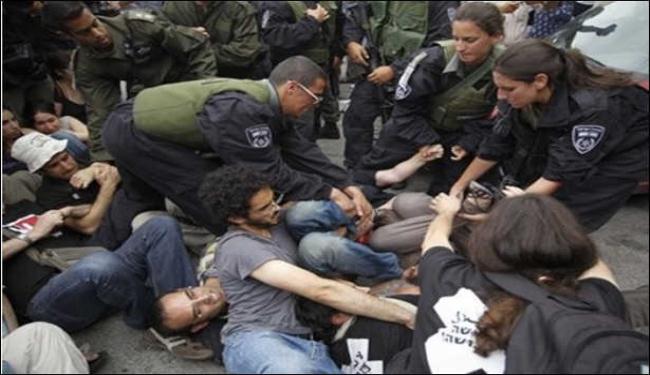 ناشطة نمساوية تندد بعدوانية العسكريين الاسرائيليين