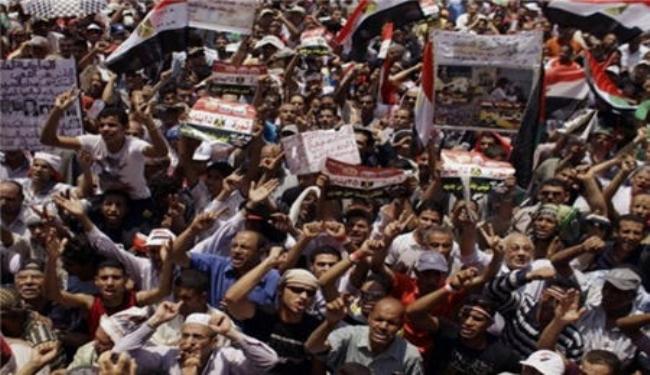 إسرائيل تحاول فض إعتصام التحرير والإسكندرية 