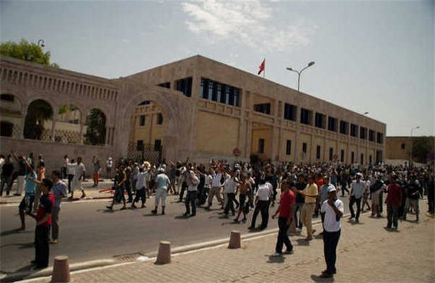 تداوم اعتراضات مردم تونس تا تحقق مطالباتشان