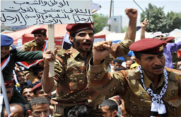 جمعی از نیروهای پليس یمن به انقلاب مردم پیوستند