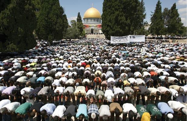 حضور 100‌هزار نمازگزار فلسطيني در مسجدالاقصي