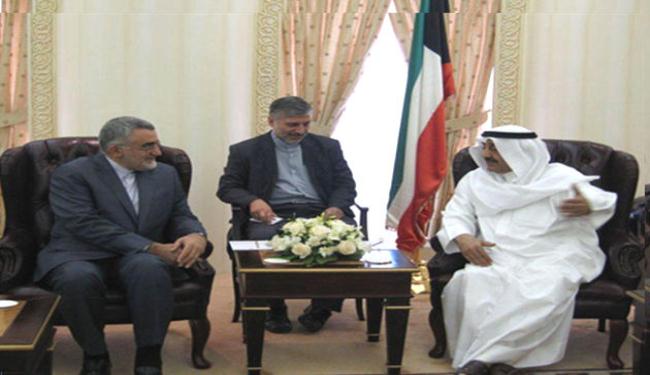 بروجردي يلتقي الخرافي ويسلمه رسالة لاريجاني