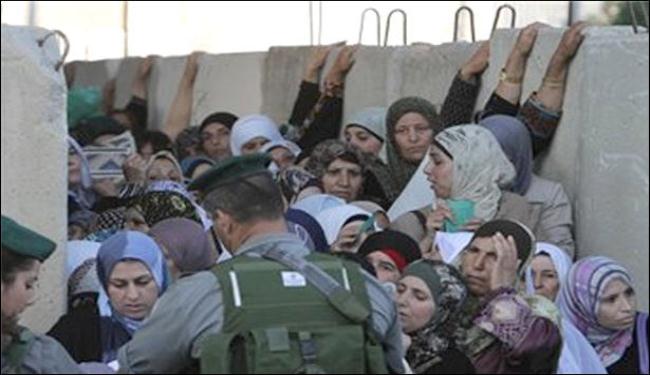 الاحتلال يفرض قيودا على المصلين المتجهين للاقصى