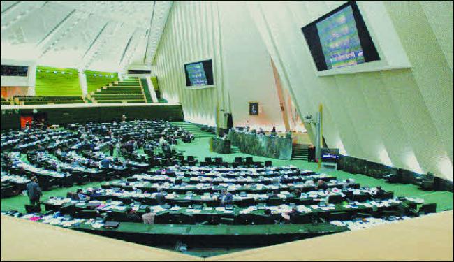 نواب البرلمان الايراني يدينون ممارسات بريطانيا