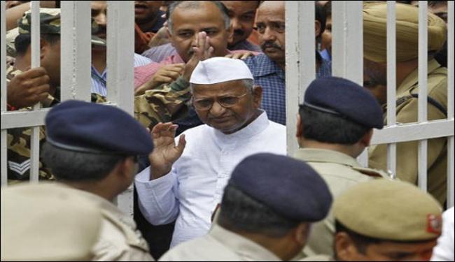 الهند: الهازاري يغادر السجن ولكنه سيواصل الاضراب 