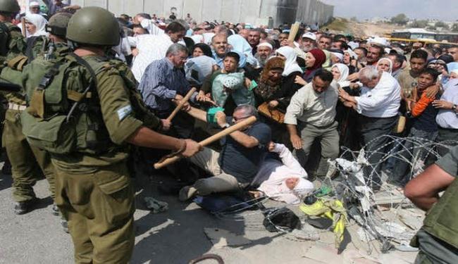 الاحتلال يستخدم القوة المفرطة ضد المصلين في القدس 