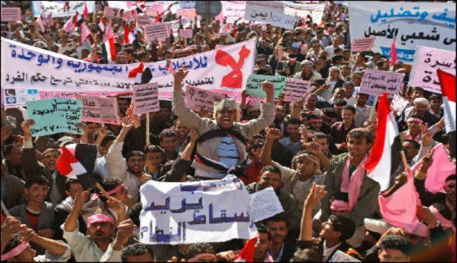 سقوط القذافي يرفع معنويات اليمنيين للاستمرار بثورتهم