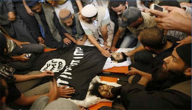   انتشال جثماني فلسطينيين استشهدا بغارة اسرائيلية  	    	  