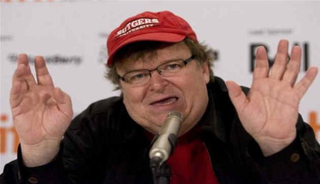 المخرج الاميركي مايكل مور يريد زيارة إيران