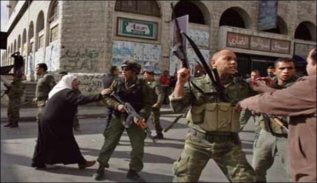 أمن السلطة يختطف 18 من أنصار حماس