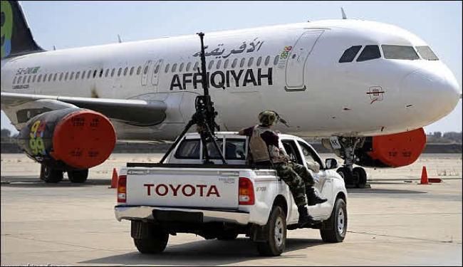 الثوار الليبيون يسيطرون على مطار طرابلس