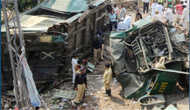 مصرع واصابة 30 شخصا اثر تصادم قطارين بباكستان