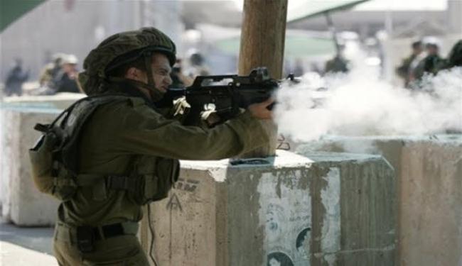 الاحتلال يقمع بالقوة مسيرة سلمية ضد الجدار والاستيطان