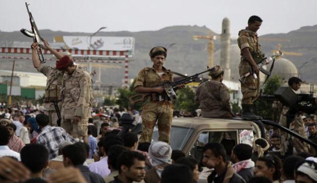 اصابة خمسة متظاهرين في اليمن والجيش يغلق صنعاء