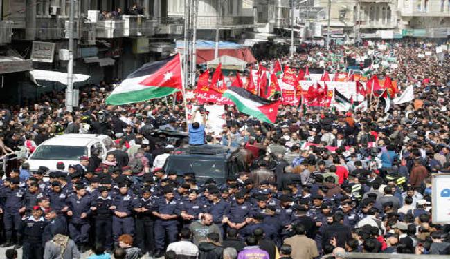 هتافات الاردن تلمح للتحول ضد النظام