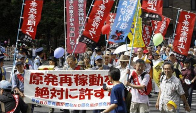 يابانيون يطالبون بوقف جميع المحطات النووية