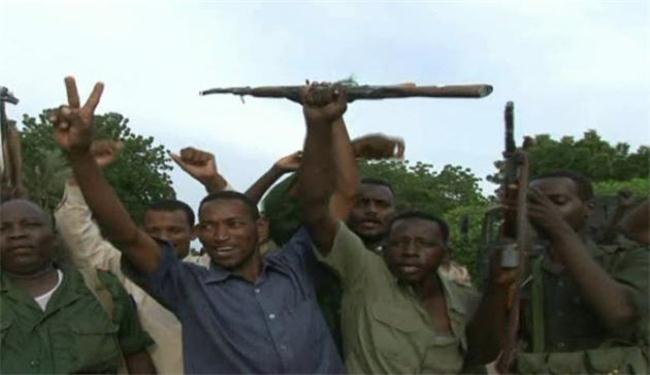 البشير يؤكد ملاحقة القانون لكل من يحمل السلاح