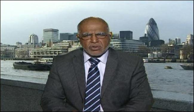 سياسي بحريني يدعو الشعب الى انهاء سلميته