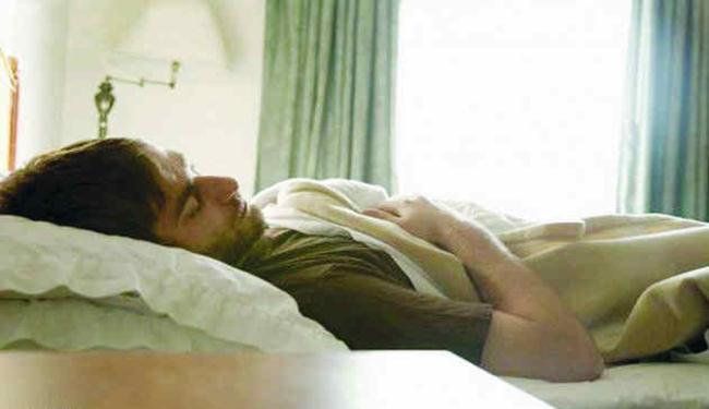 خبير: النوم كثيرا لا يساعد على التخلص من الاكتئاب