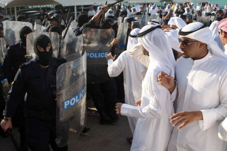 مخالفان کویتی فردا تظاهرات می کنند
