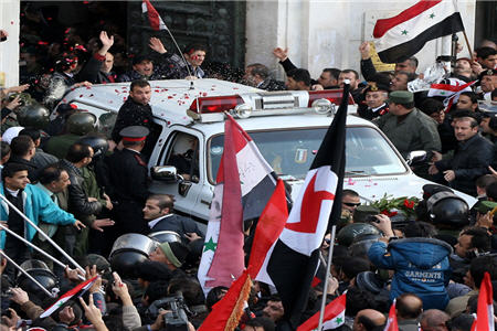 تظاهرات حمايت از اسد درتشييع قربانيان انفجارها
