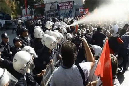سرکوب تظاهرات مردمی در پایتخت ترکیه