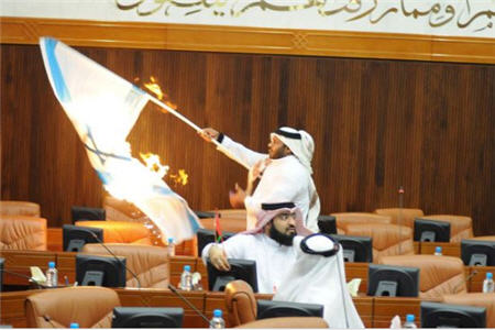 پرچم اشغالگران در پارلمان بحرین آتش گرفت