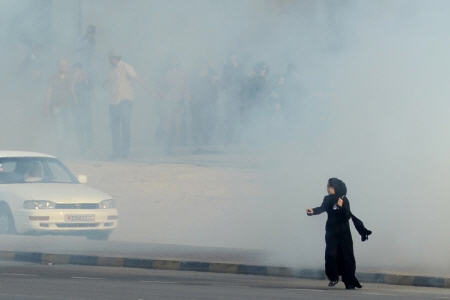 نحوه کشتار مردم بحرین با گاز+ویدیو