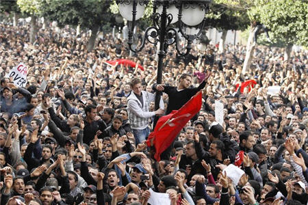 عملی نشدن مطالبات تونسی‌ها یک سال پس ازانقلاب