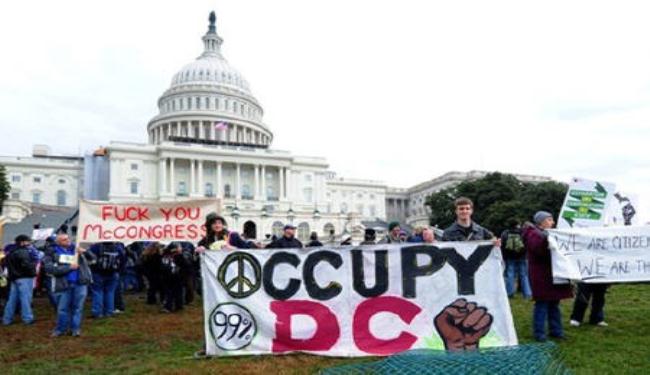 مئات المتظاهرين امام الكونغرس للتنديد بالفساد السياسي