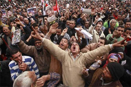 تظاهرات گسترده مصريها در ميدان التحرير