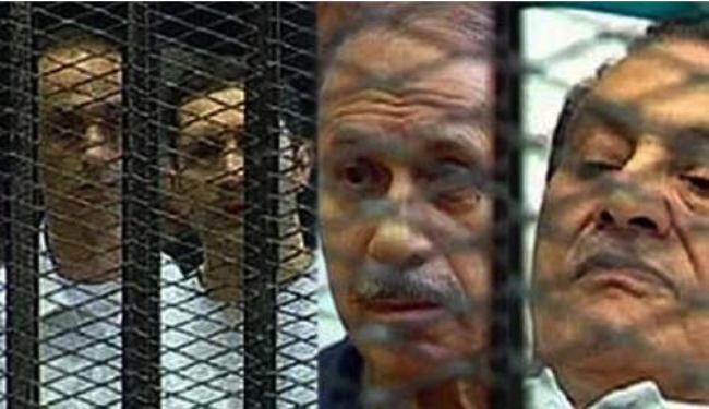 رفع محاكمة مبارك ونجليه إلى غد الإثنين